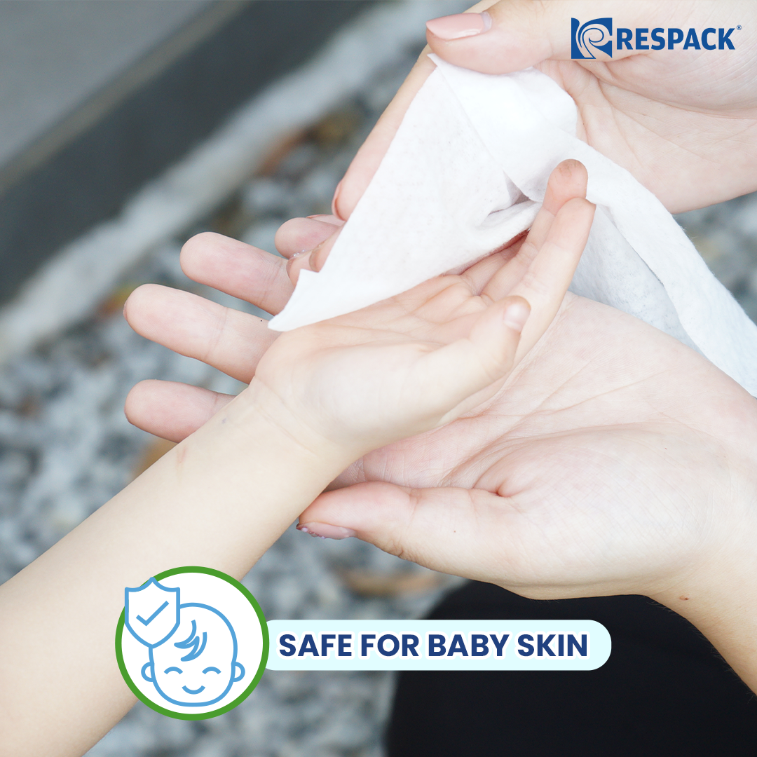 Wiping the child's hands with SOFCARE antibacterial wipes
