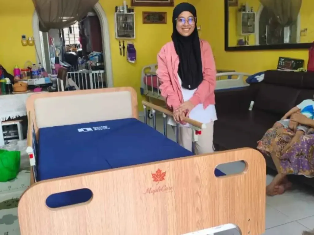 Maplecare Hospital Bed Customer Photo (5)